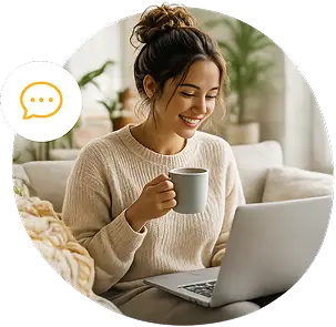 Cliente planejando sua próxima viagem com a Saltur pelo notebook